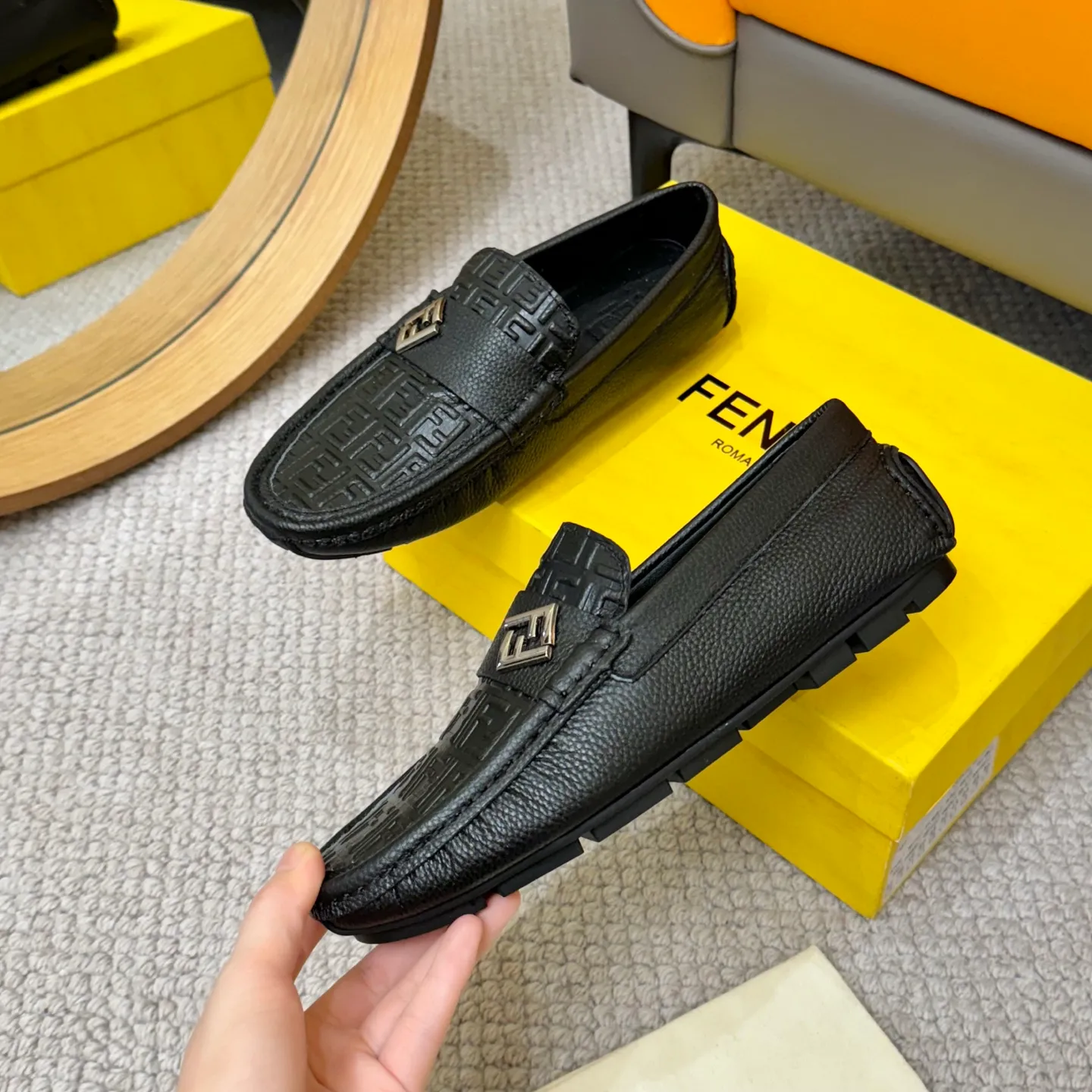 Men's shoes 💰420 [FENDI Fendi] 2⃣️0⃣️2⃣️5️⃣New Milan men's fashion lazy catwalk style ✅ fashionable casual beanie shoes, imported calfskin fabric, super smooth texture, sweat-absorbent and breathable, (sheepskin lining). Metal LOGO on the shoe body, Medusa avatar, irregular avatar, high-end craftsmanship logo✅ French Loft set foot design style 👟Low-key and elegant, great on-foot effect... Men's shoe size: 38-46 (4-12)